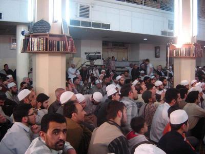 جانب من الحاضرين في جامع التوبة