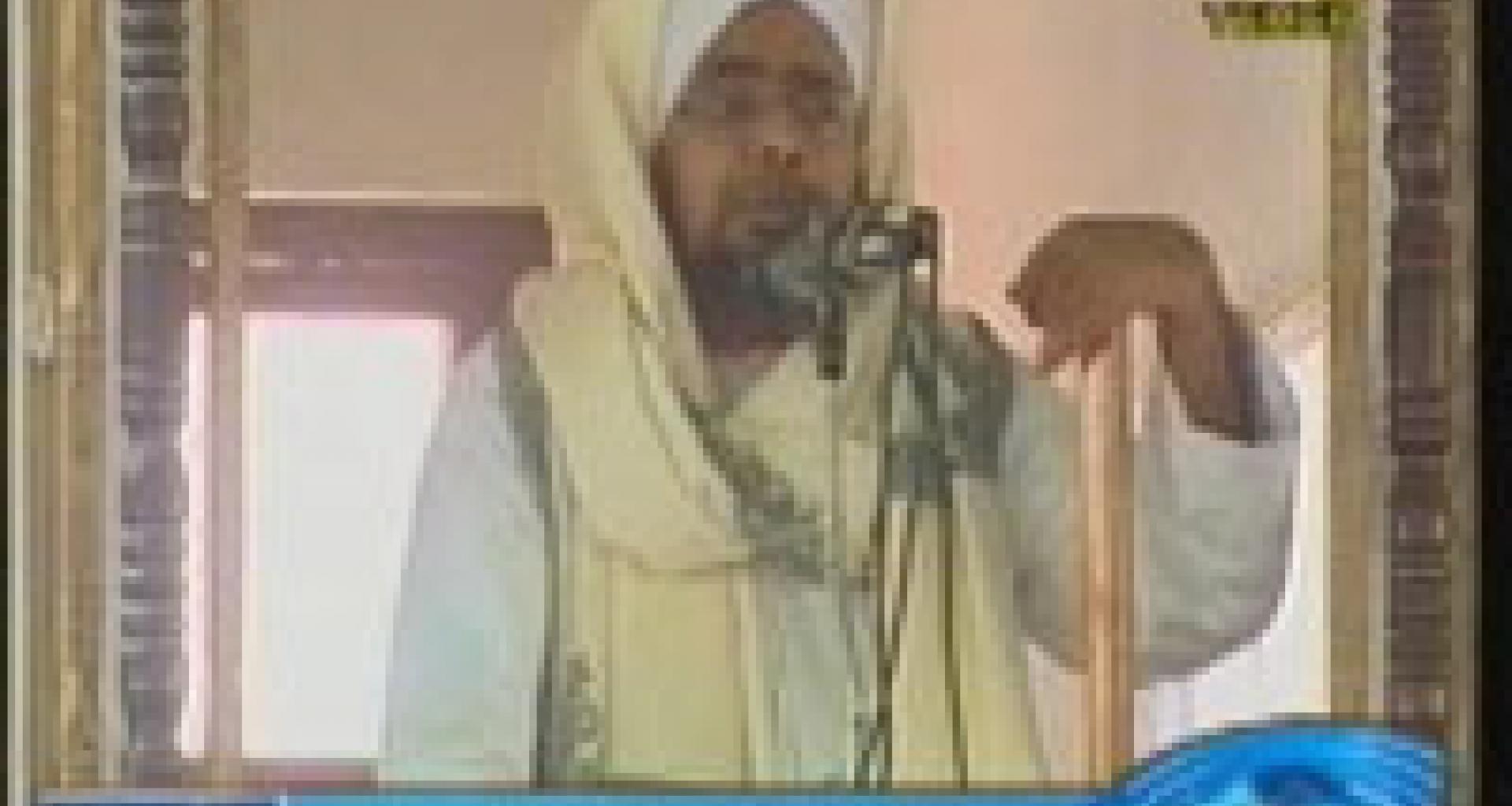 الحبيب عمر يلقي خطبة الجمعة في جامع الروضة الحبيب عمر يلقي خطبة الجمعة في جامع الروضة