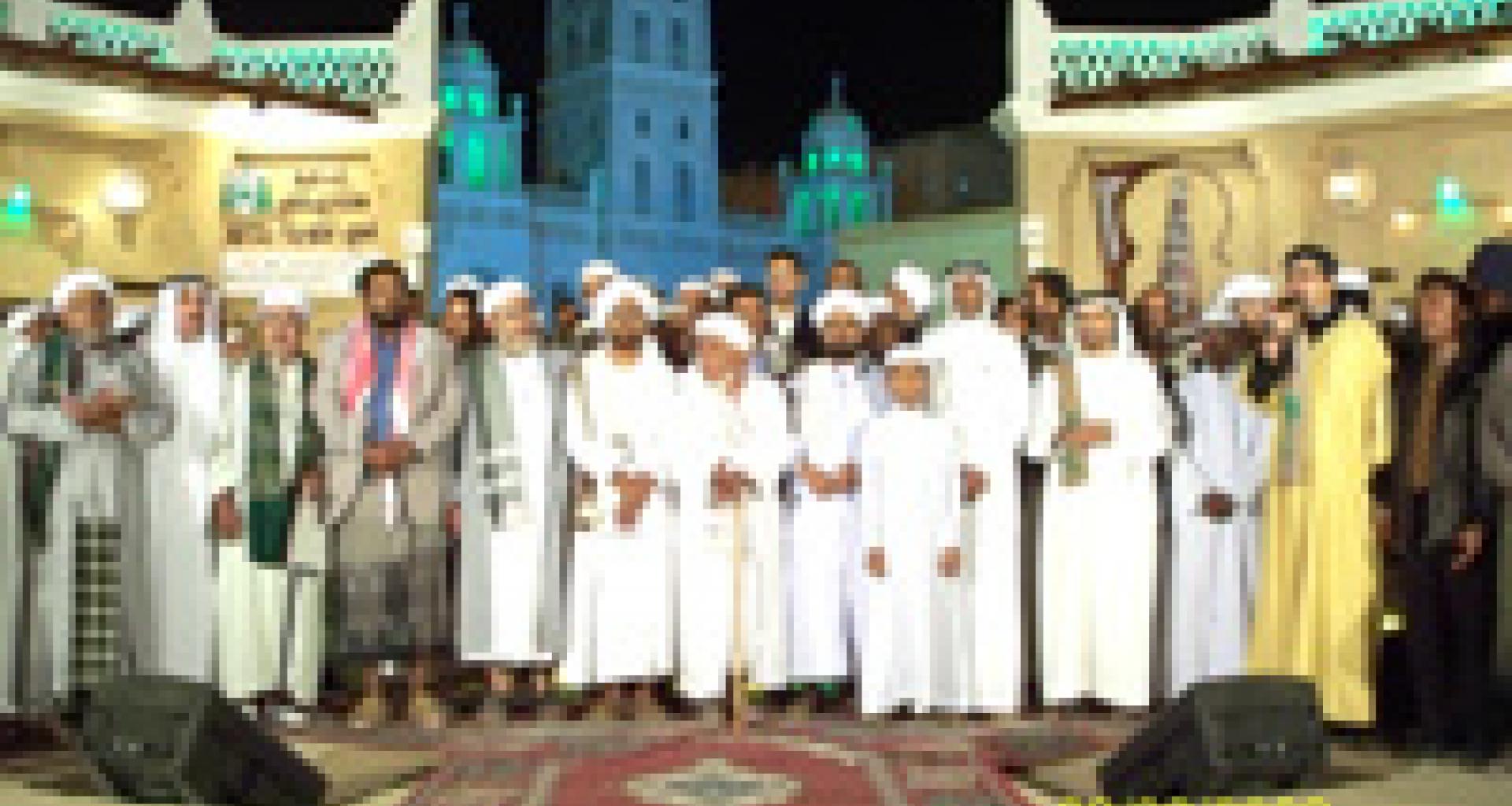 صورة جماعية في ختام مهرجان المحبة والنصرة الإنشادي الرابع صورة جماعية في ختام مهرجان المحبة والنصرة الإنشادي الرابع