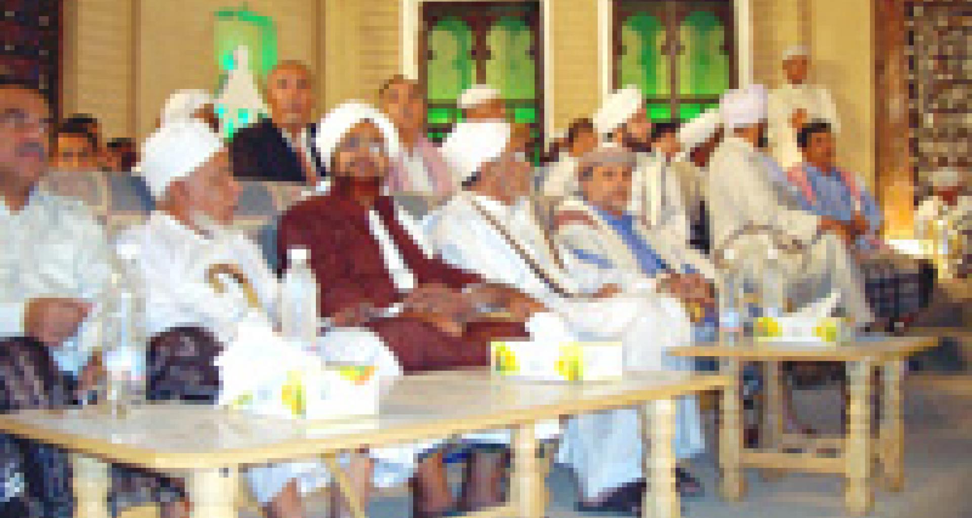 الحبيب عمر يتابع فعاليات المهرجان الحبيب عمر يتابع فعاليات المهرجان