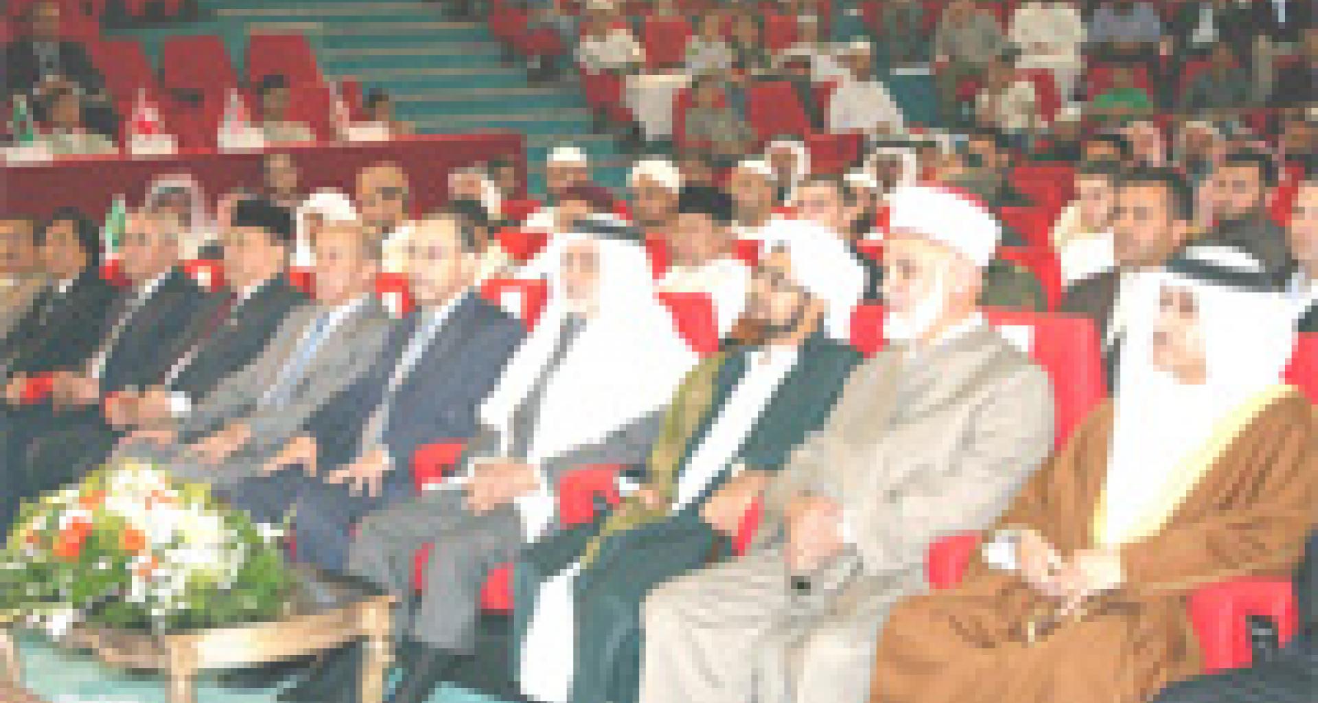 الحبيب عمر مع الأمير نايف ومفتي الأردن يتابعون حفل التكريم الحبيب عمر مع الأمير نايف ومفتي الأردن يتابعون حفل التكريم